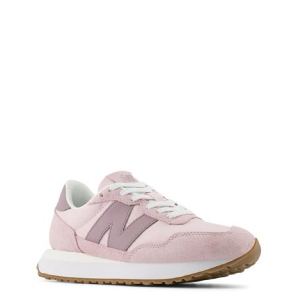 NEW New Balance Women's 237 Sneaker